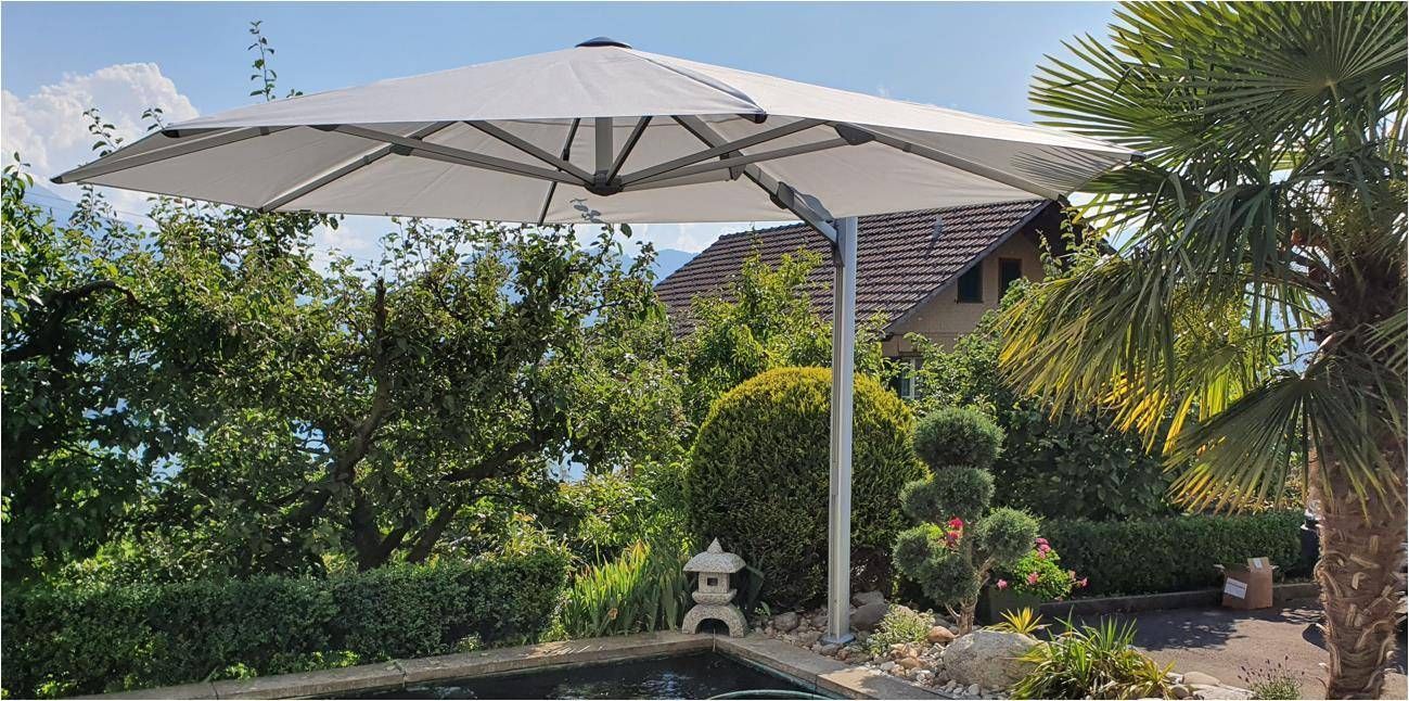 Sonnenschirm im Garten