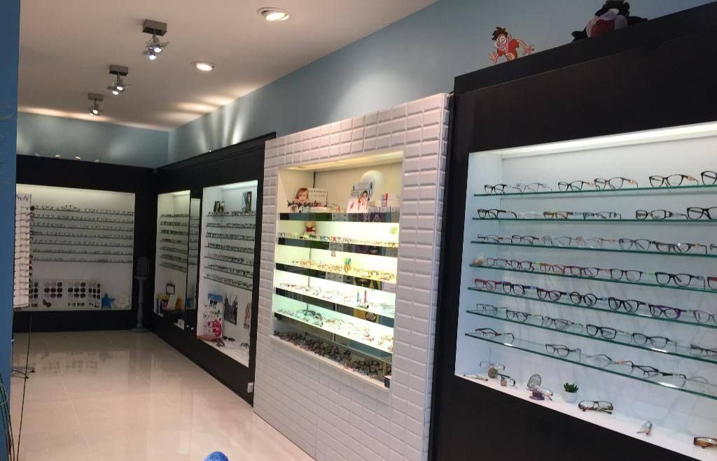 Les vitrines du centre optique