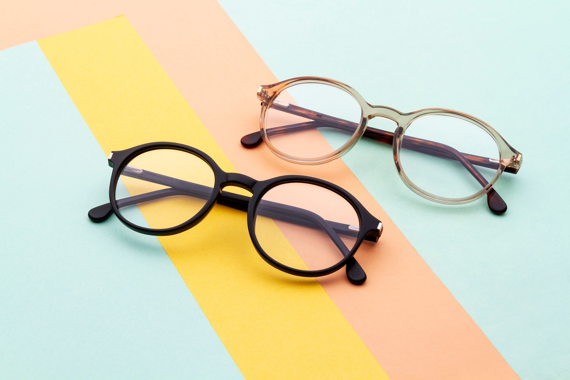 Des lunettes de différents coloris