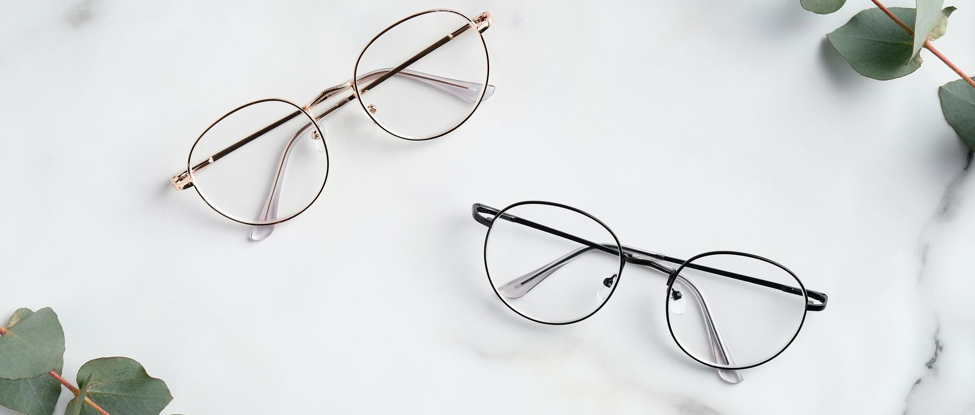 Des lunettes avec une monture très fine