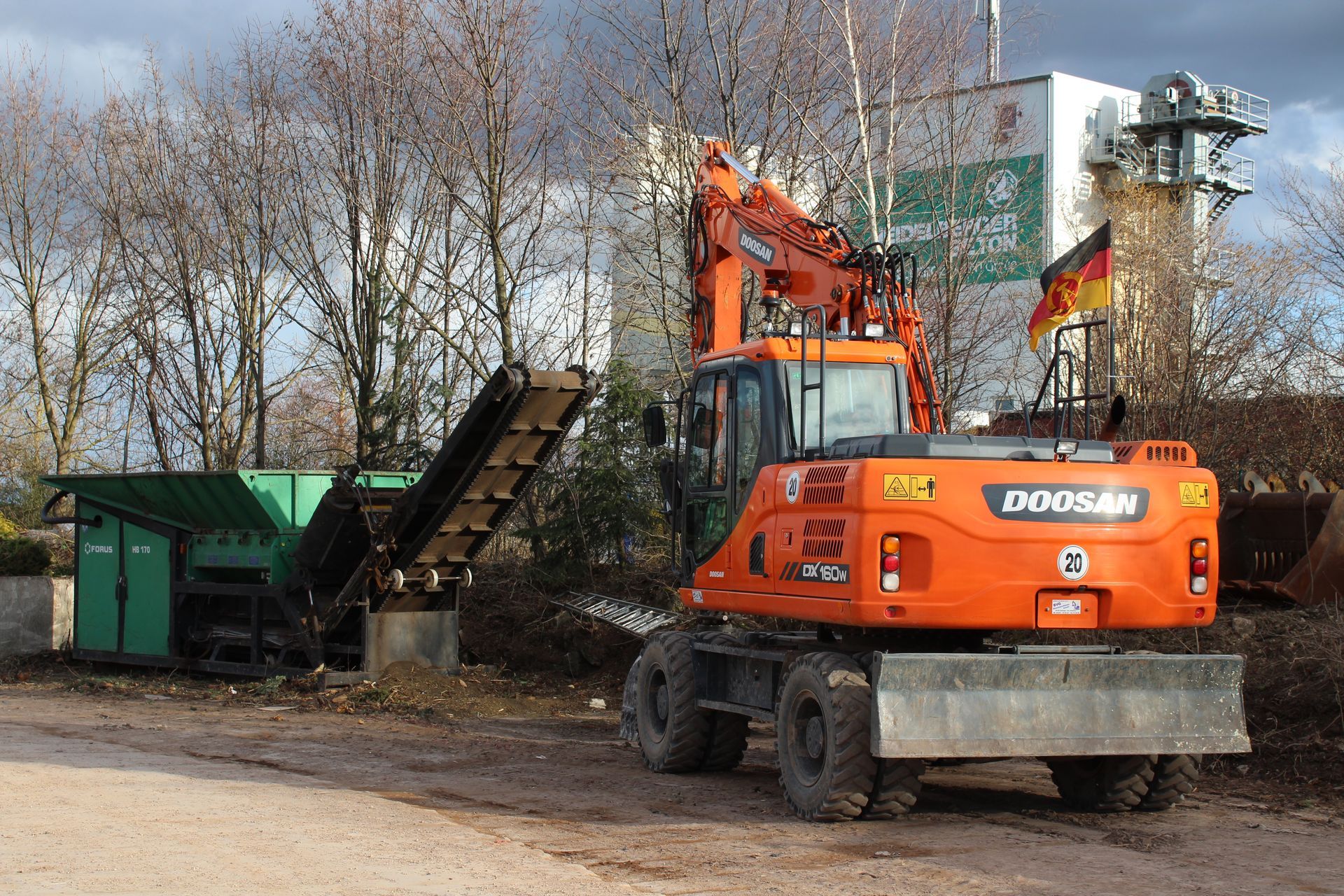 Bagger-Holzbrecher-Betriebshof