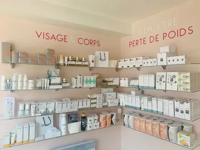 vitrine de cosmétiques