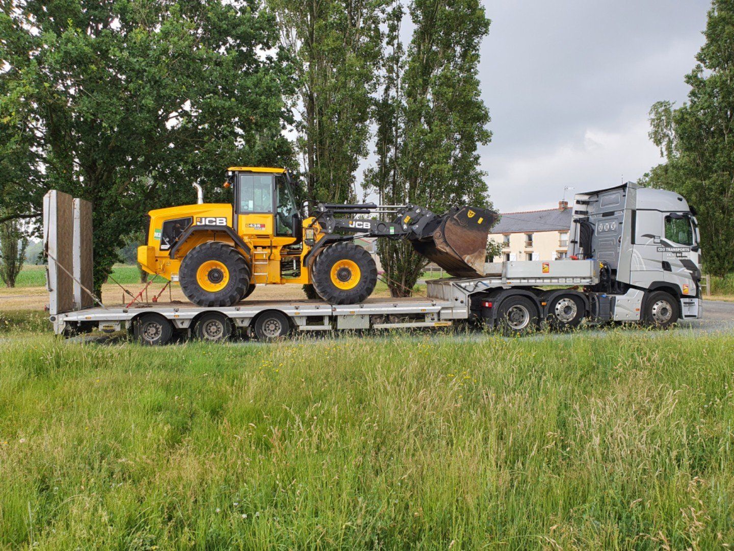 Transport d'engins TP en Bretagne et Vendée