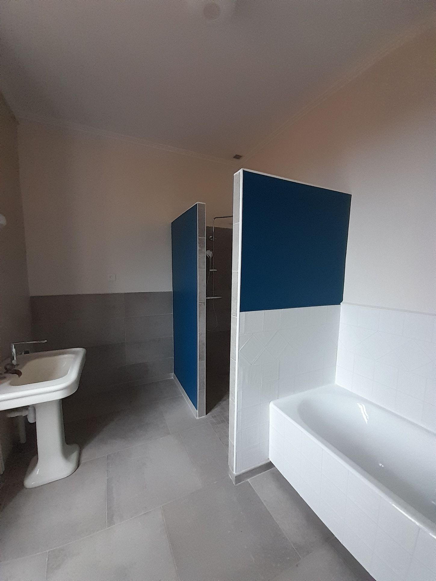 Salle de bains repeinte