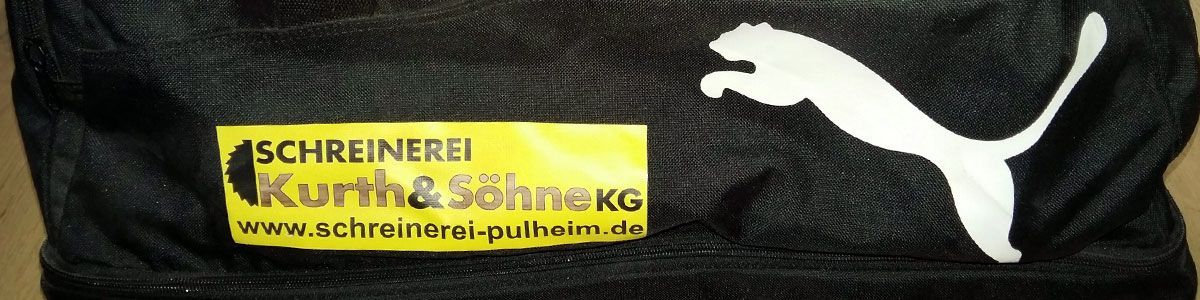 Ein schwarzes Shirt mit einem weißen Puma darauf