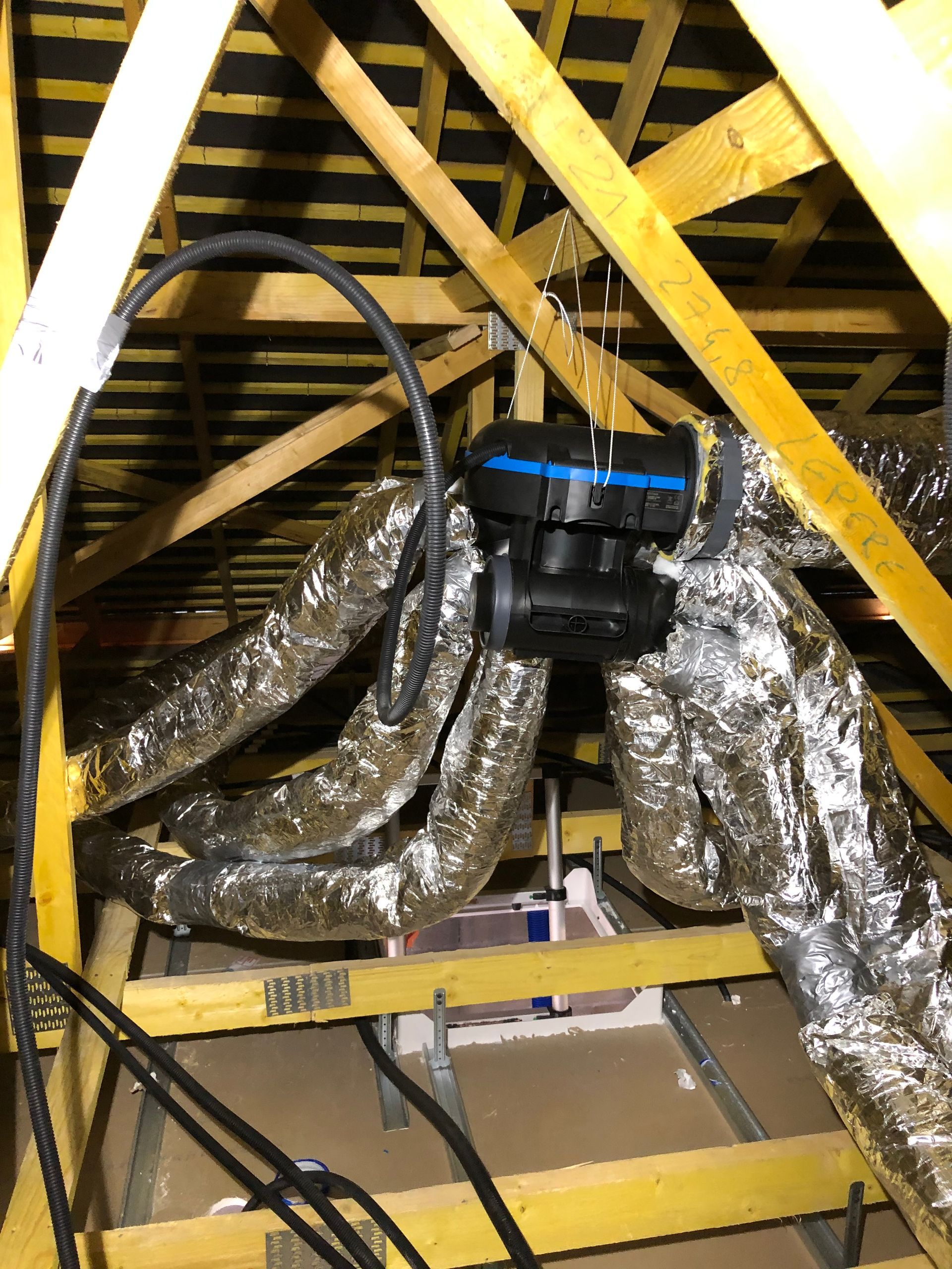 Installation d'un système de ventilation dans les combles