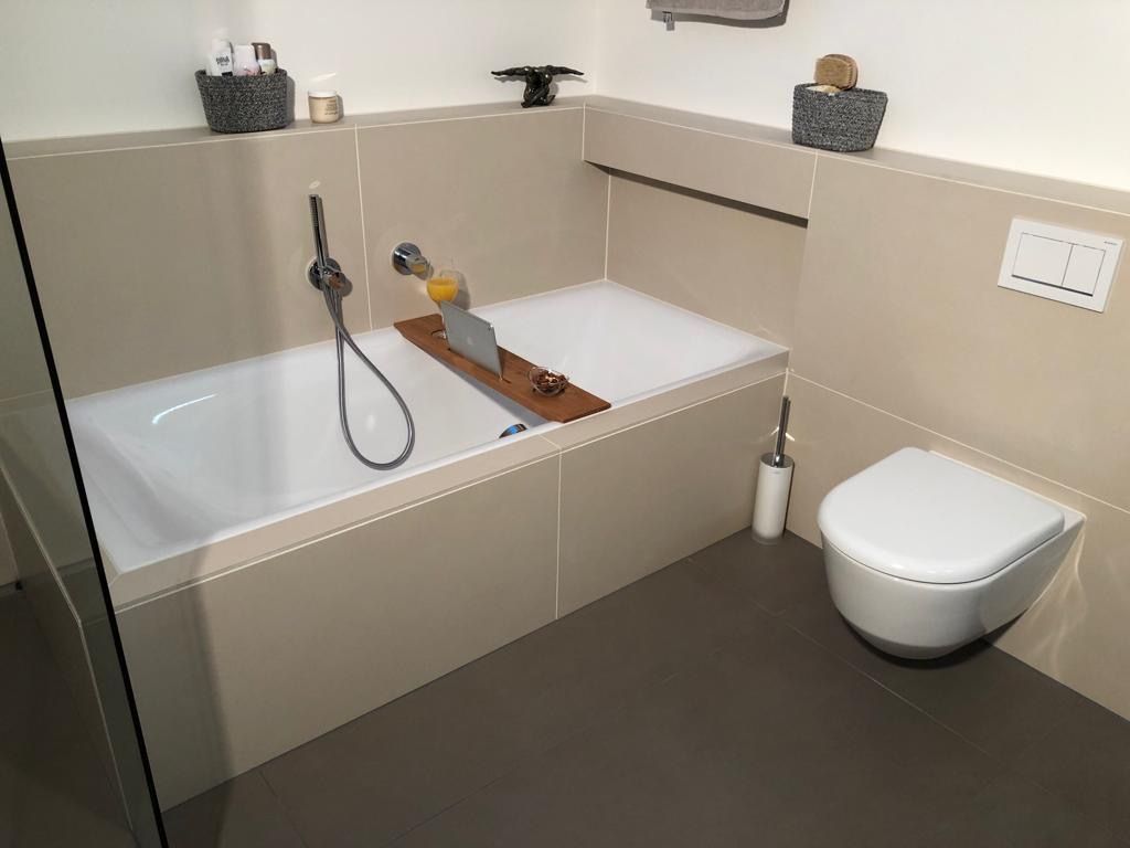 Plattenarbeiten Badewanne
