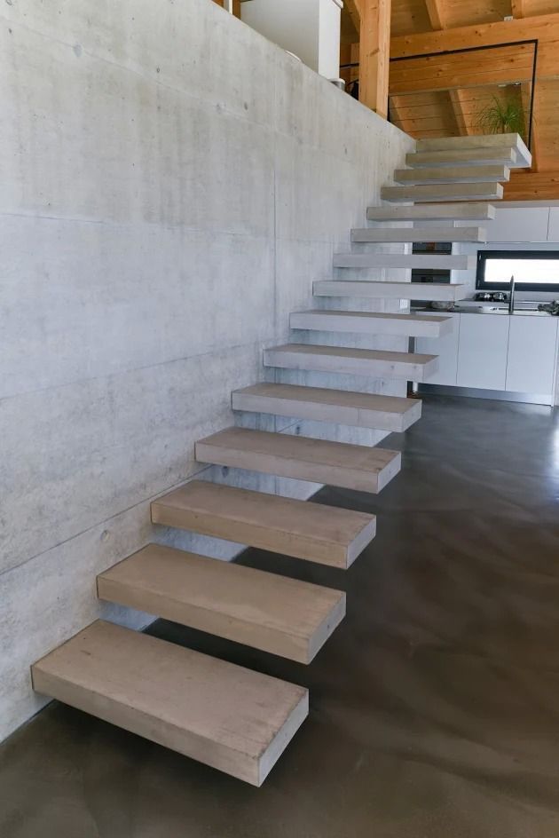 Schwebend-Treppe-Fliegende-Tritte-aus-Beton - Eggler Bau-Kragarmstufen