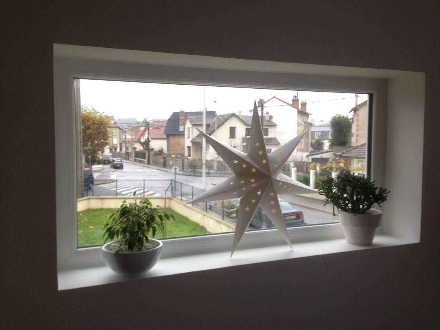 Fenêtre avec décoration en étoile
