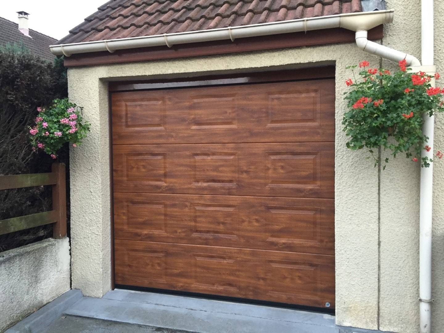 Porte de garage bois fermée