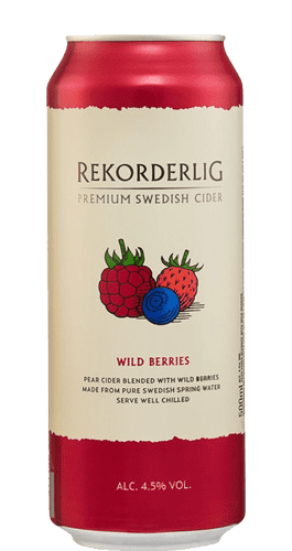Primer plano de botellas de vidrio con tapones y etiquetas doradas, llenas de un líquido amarillo claro.