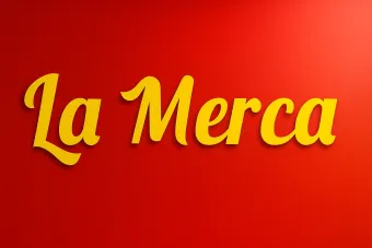"La Merca" en letras amarillas sobre fondo rojo.