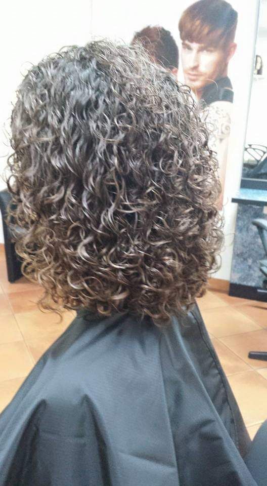 Cheveux frisés - Mille & 1 Coiffures