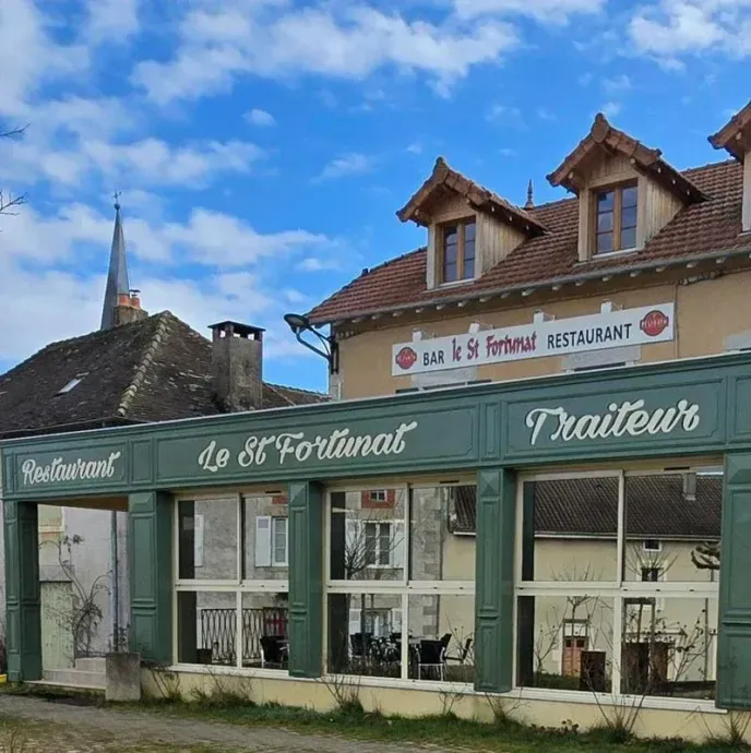Façade du restaurant Le Saint-Fortunat.