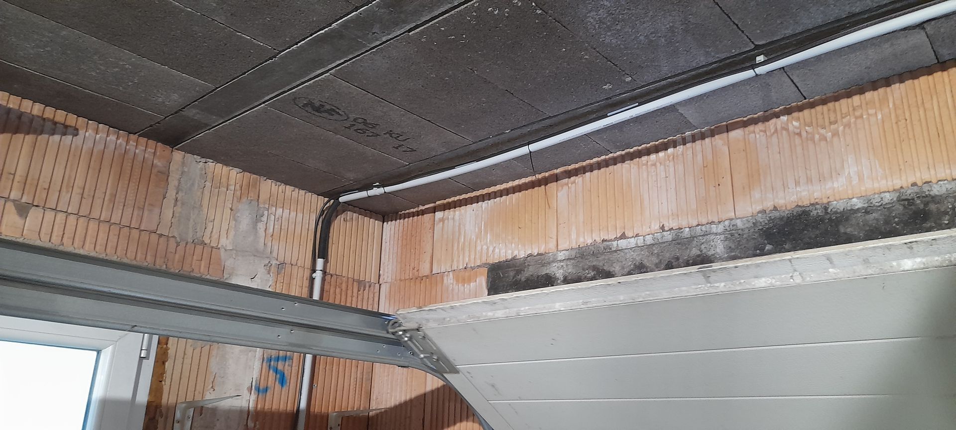 Porte de garage blanche automatique