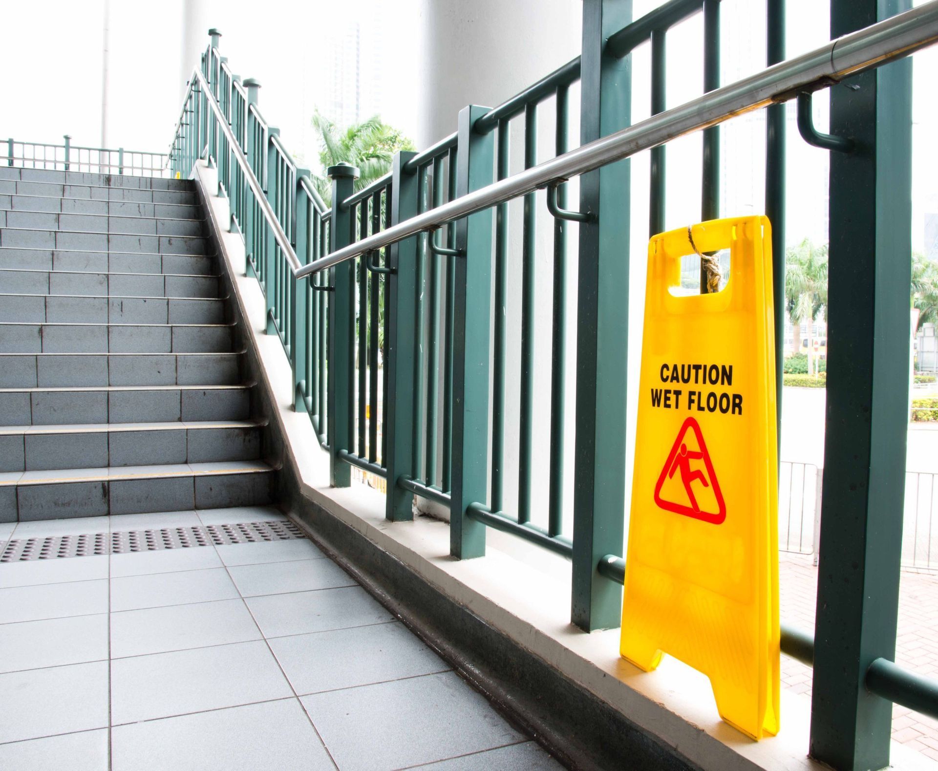 Schneider Plattenbeläge & Hauswartungen Birr