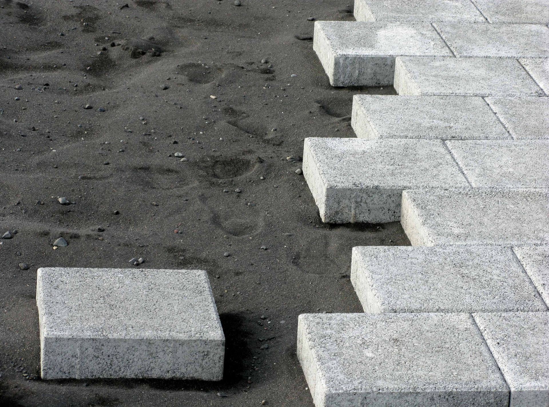 Schneider Plattenbeläge & Hauswartungen Birr