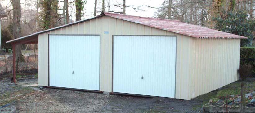 Un garage en acier pour deux voitures