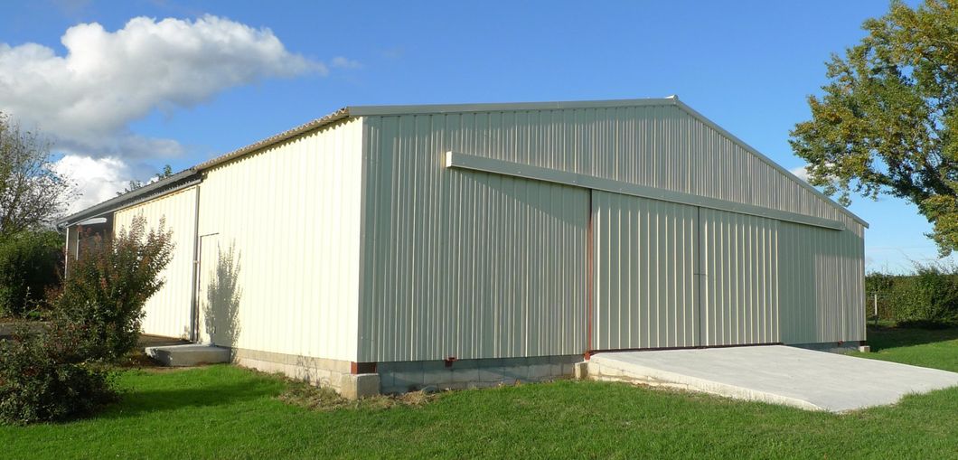 Hangar en métal