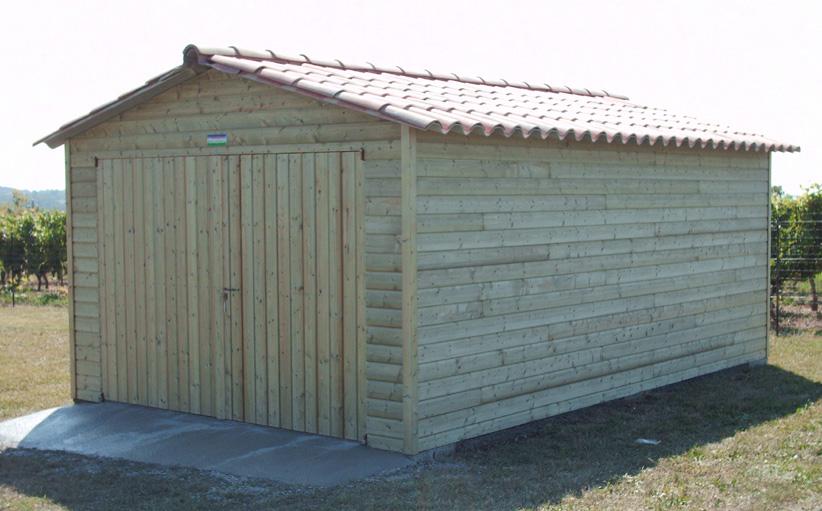 Garage en bois avec toiture en tuiles brunes