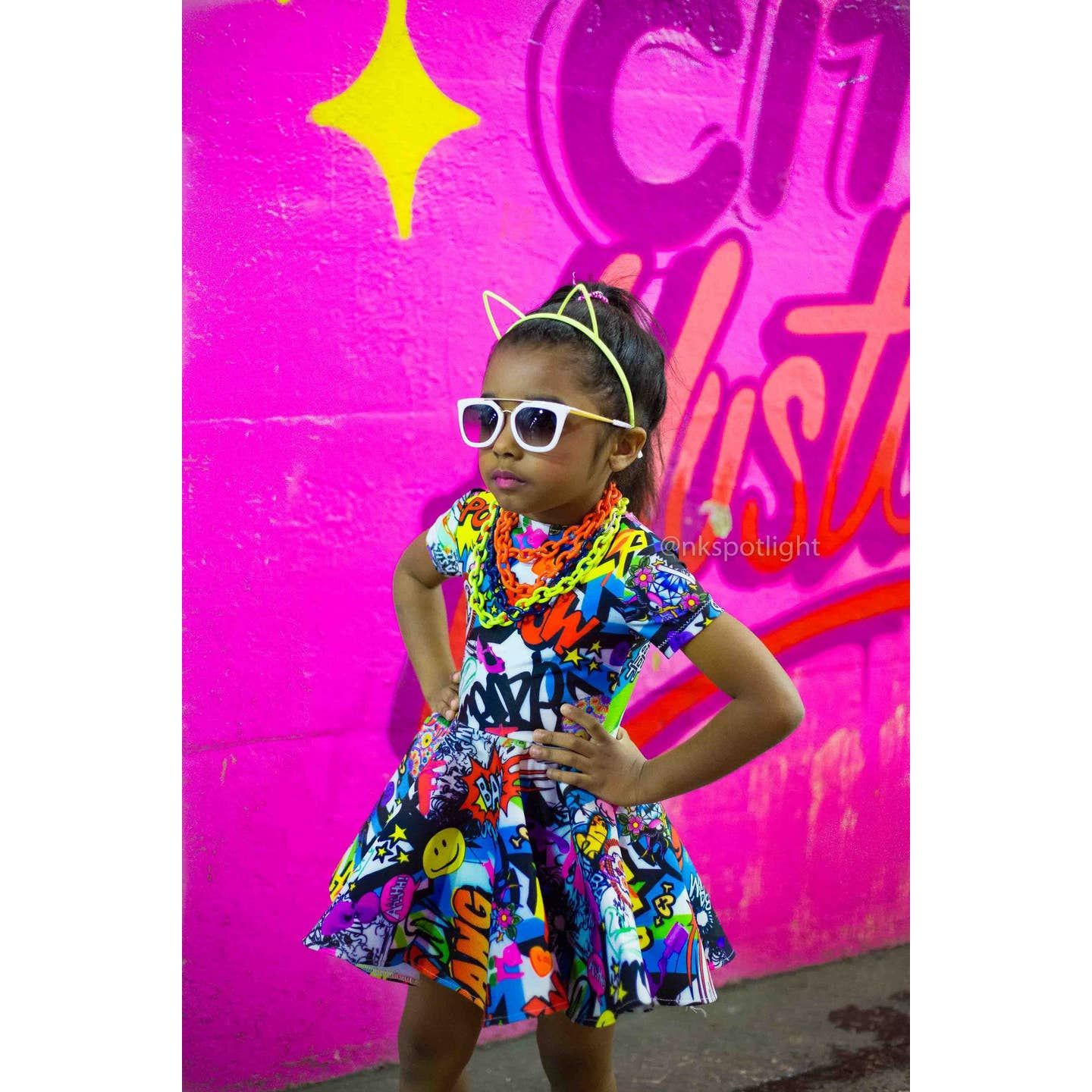 Robe pour fille avec imprimé tag.