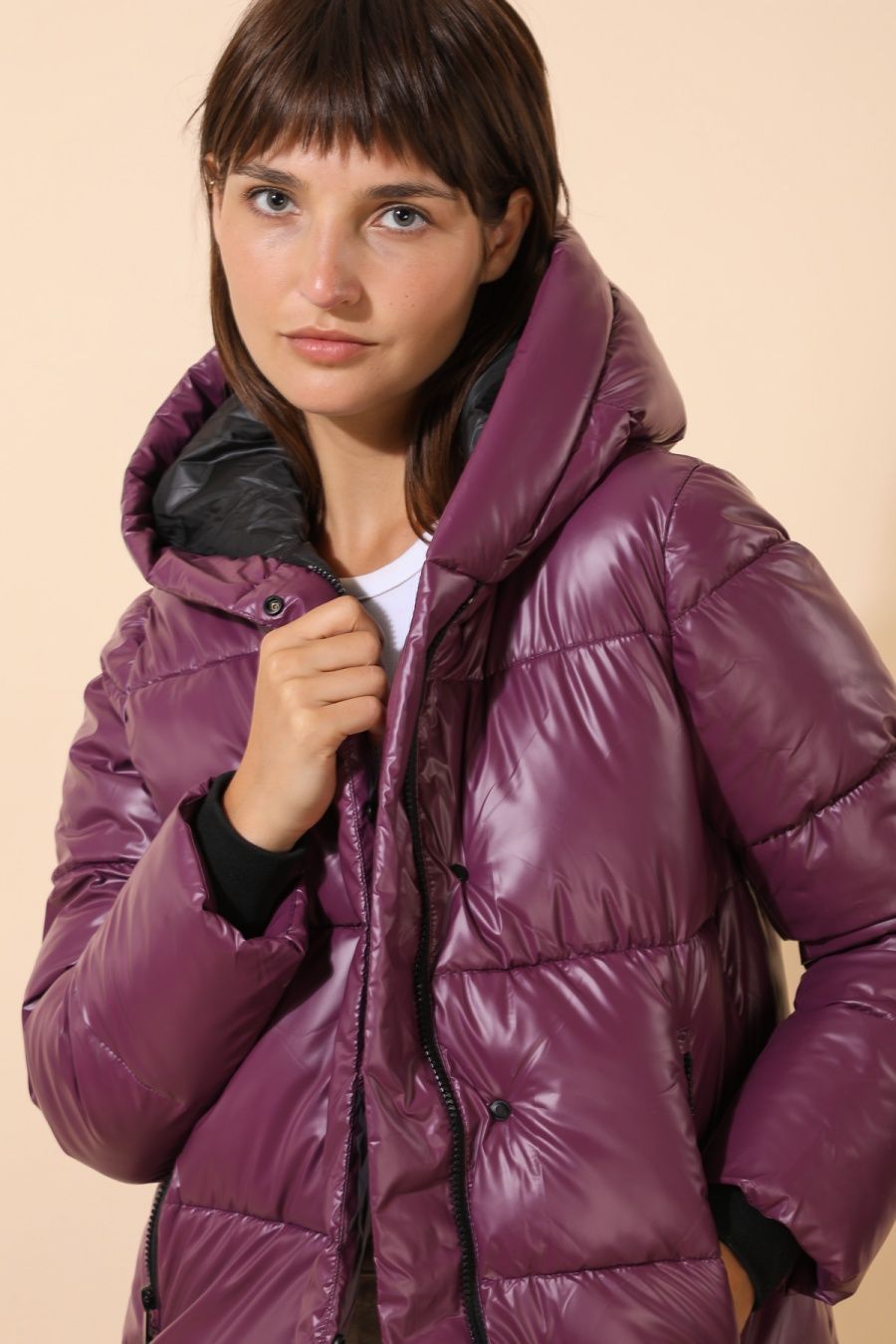 Doudoune bordeaux pour femme.