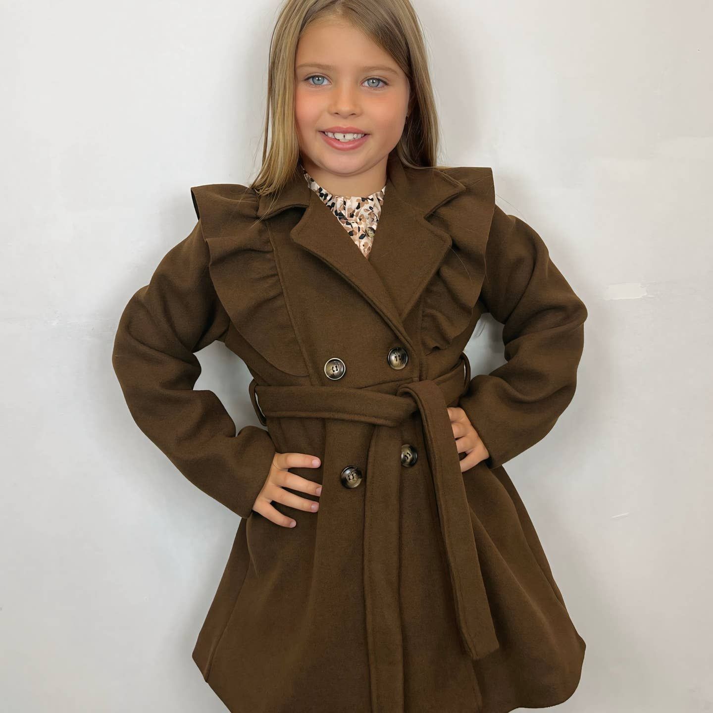 Manteau de fille marron.