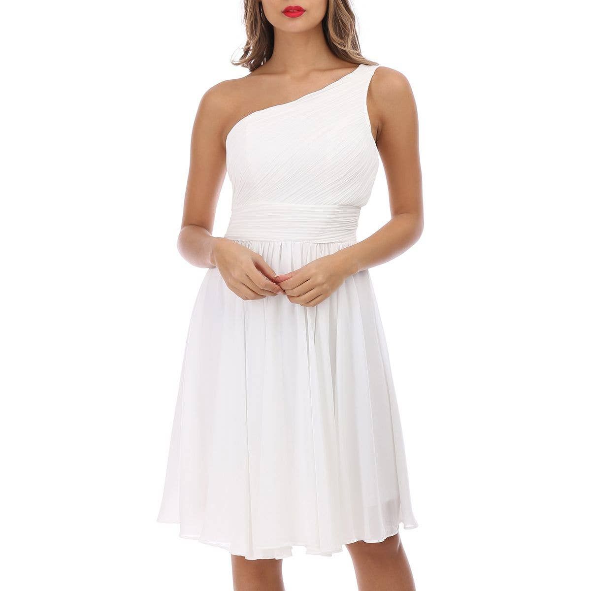 Robe de cérémonie blanche sans manches asymétrique.