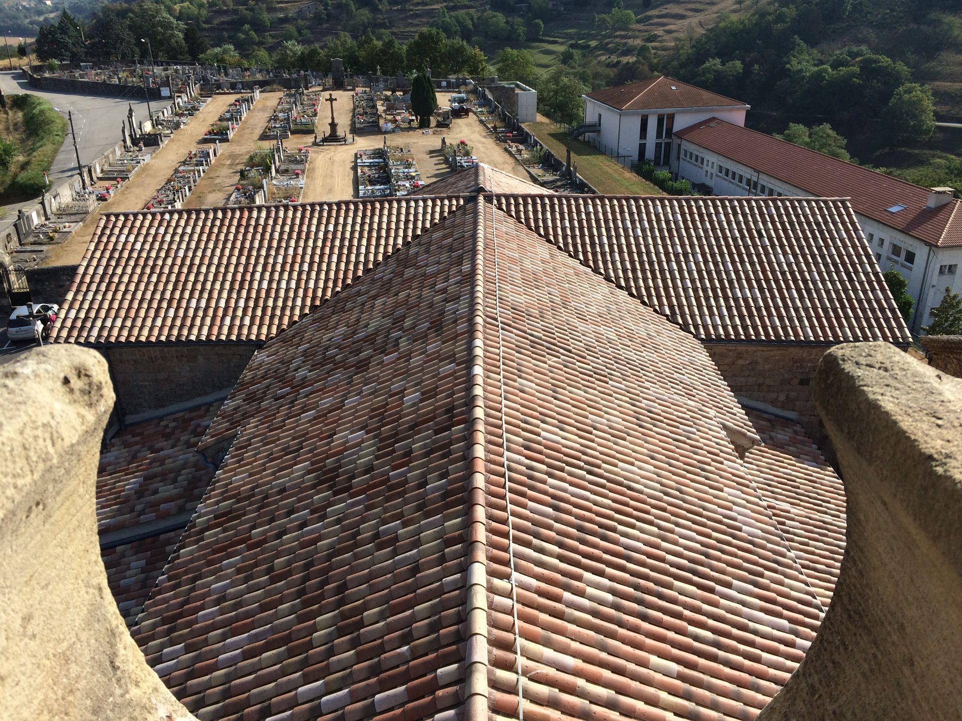 Réparation d'une toiture en tuiles