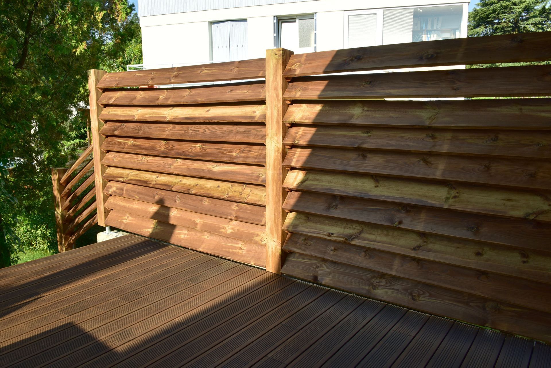 Pose de panneaux en bois