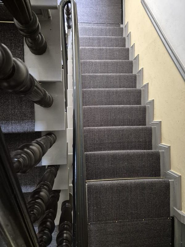 Sisalbelag als Treppenlauf passgenau zugeschnitten