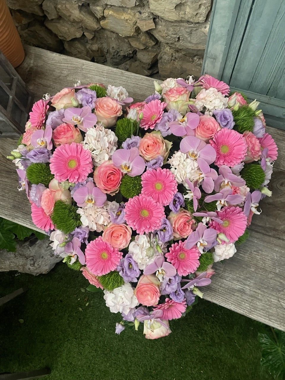 Fleurs d'enterrement en forme de cœur