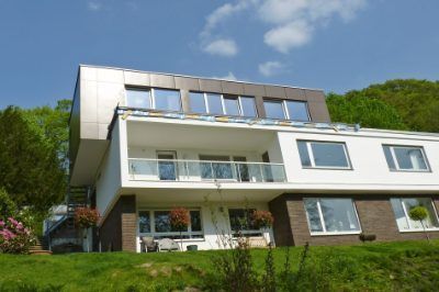 Zimmerei Zultner GmbH & CO. KG - Mehrstöckiges Wohnhaus mit Balkon