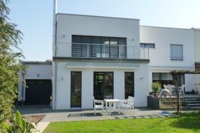 Zimmerei Zultner GmbH & CO. KG - Modernes Wohnhaus mit Garten und Terrasse