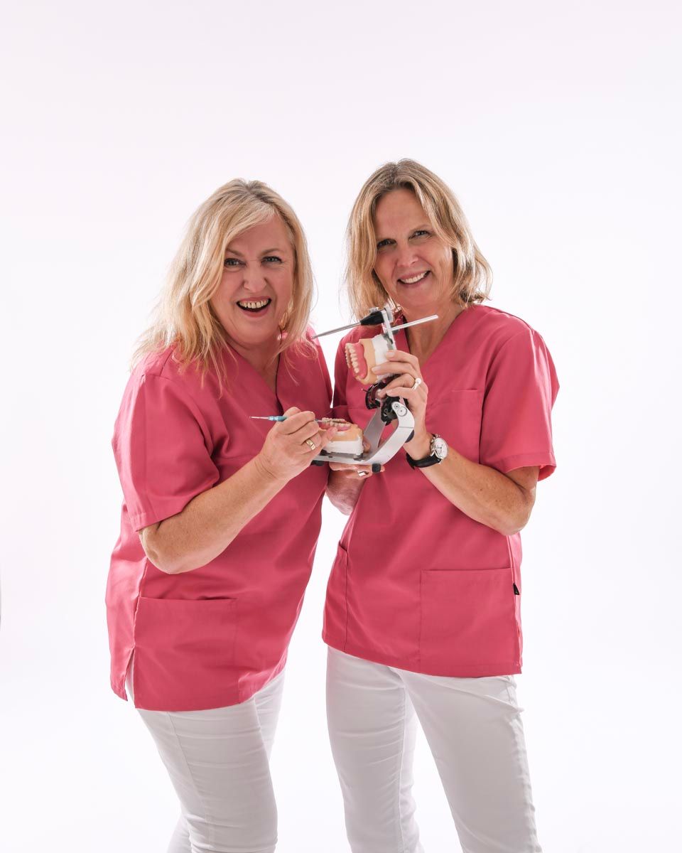 Zahntechnikerinnen bei 
Dres. med. dent. Magdalena und Monika Kolski Zahnärztinnen