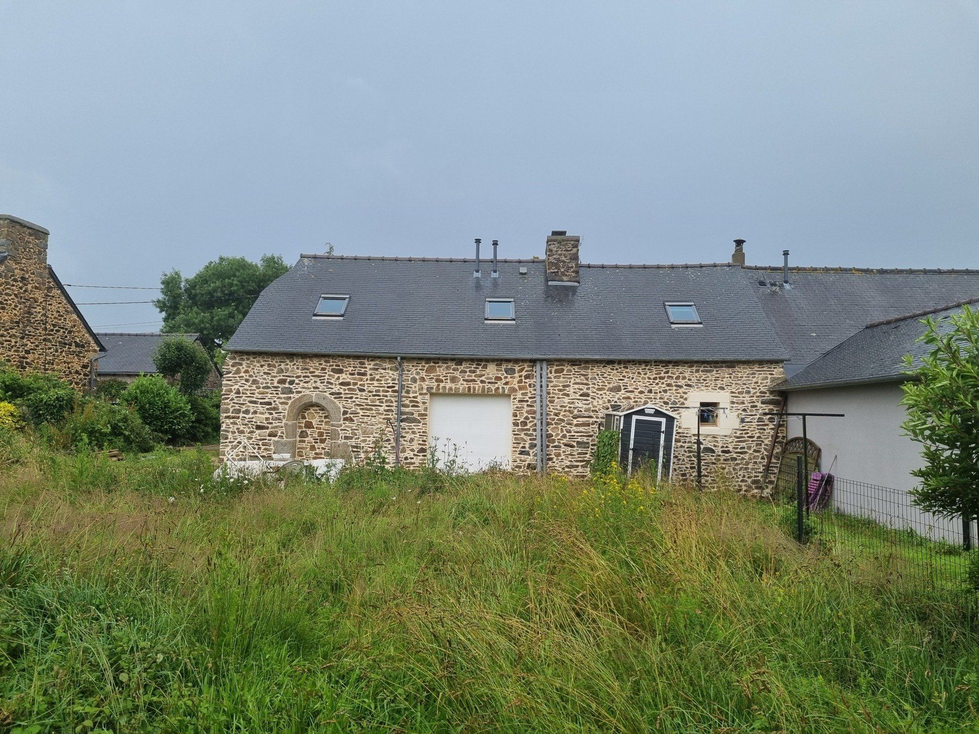 Joint de pierre sur une maison de campagne