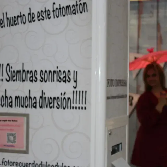 A sign that says el huerto de este fotomaton on it