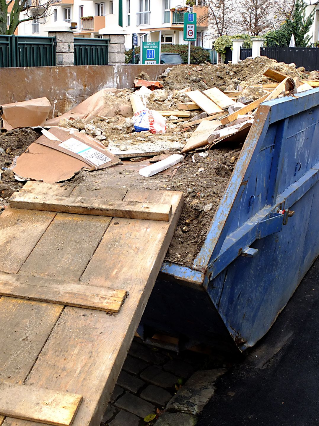 Benne rempli de gravats