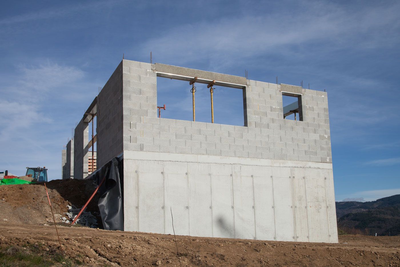 Chantier d'une maison avec fondations