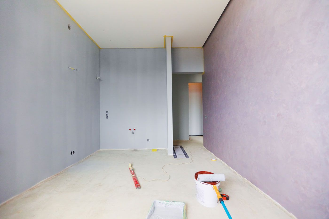 Pièce en travaux avec cloison de mur