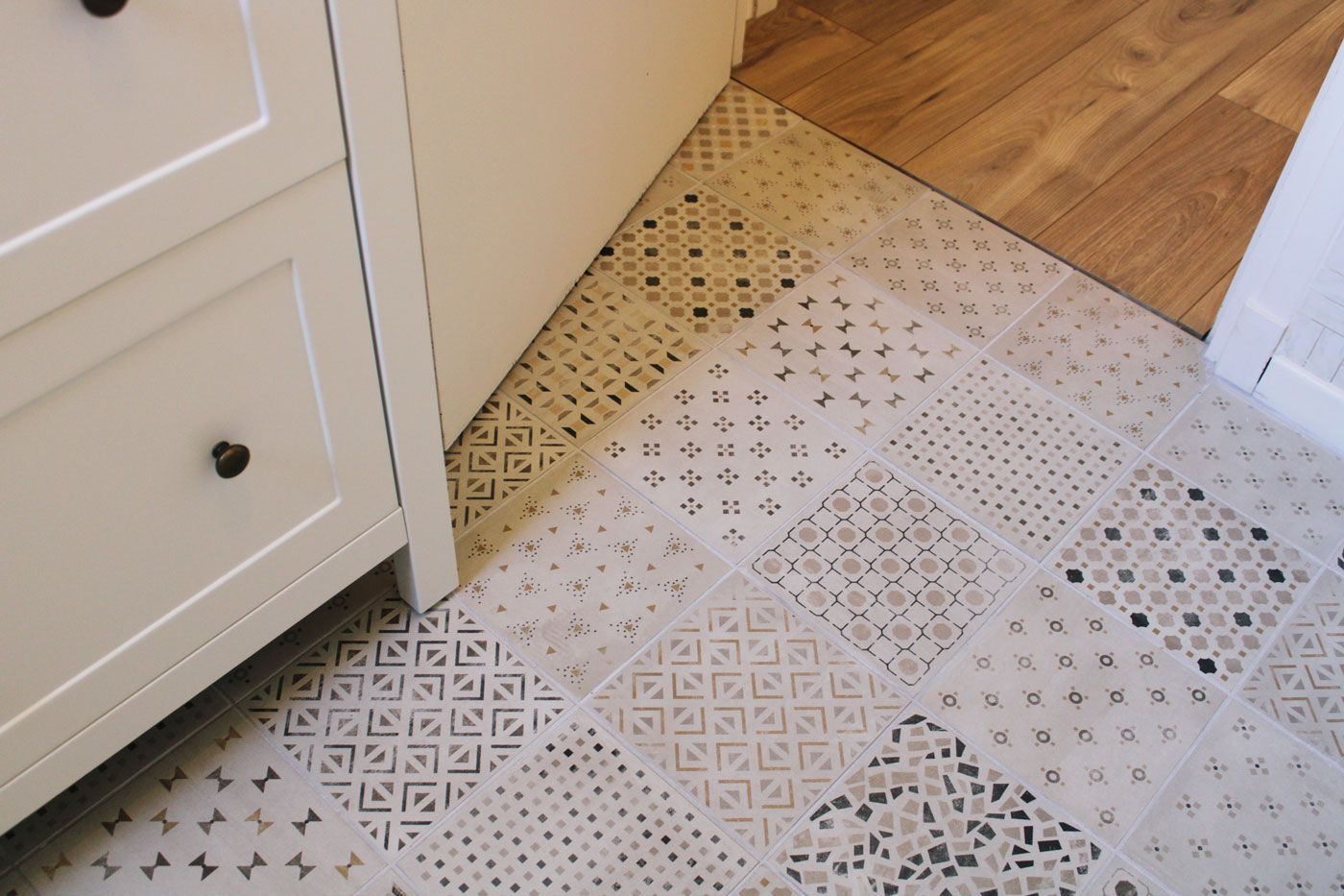 Sol en vinyle imitation carrelage
