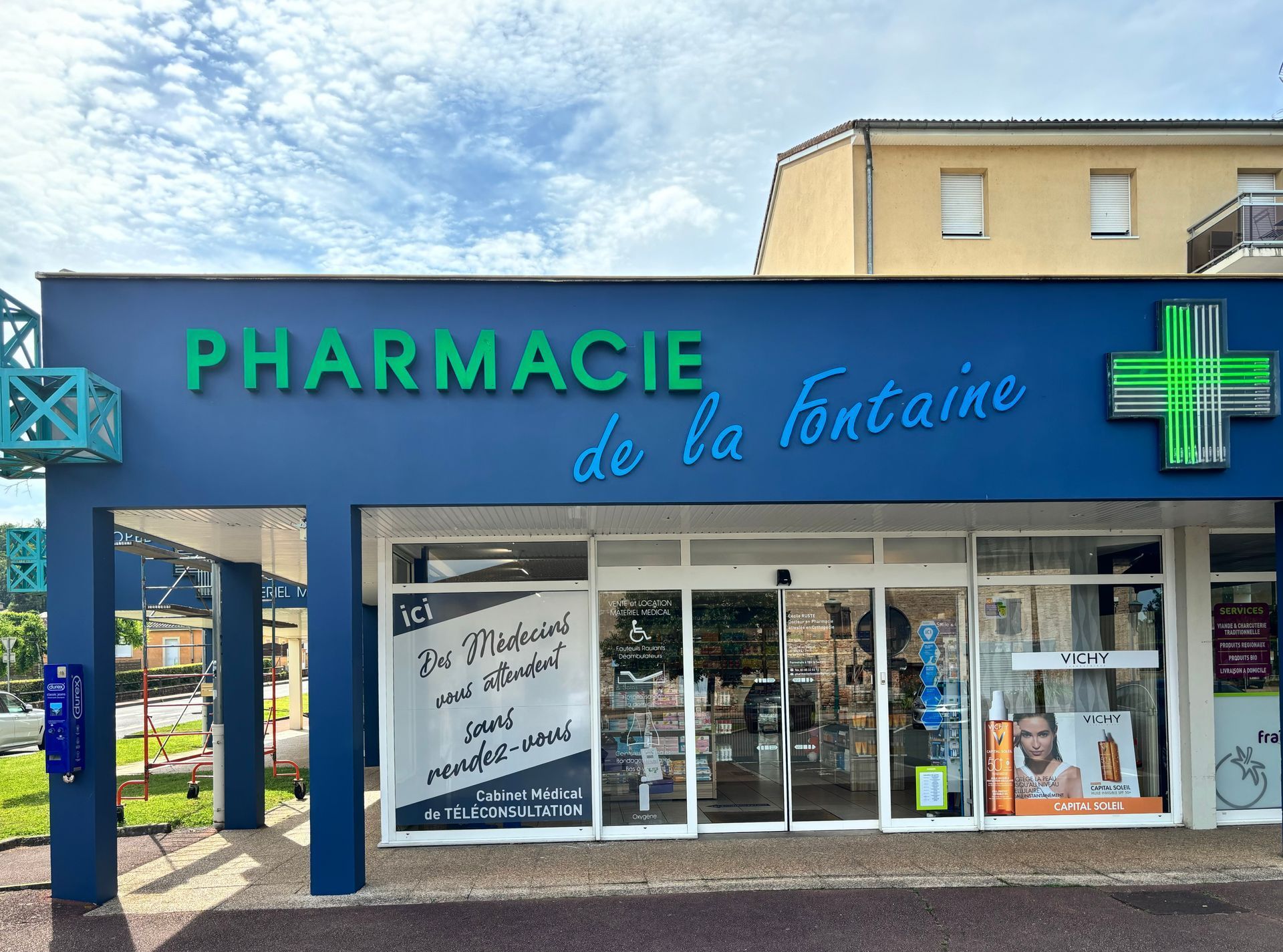 Façade de la phamarcie de la Fontaine