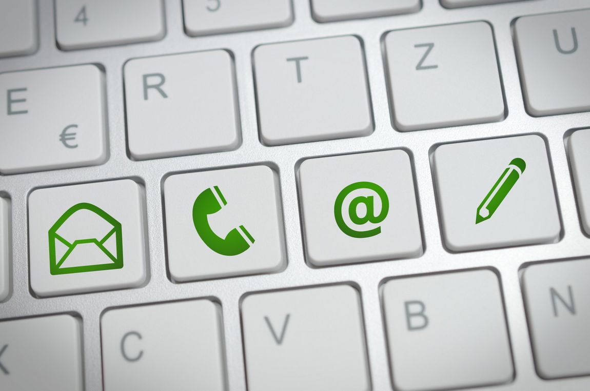 Touches de clavier avec pictogramme de mail, téléphone, etc.