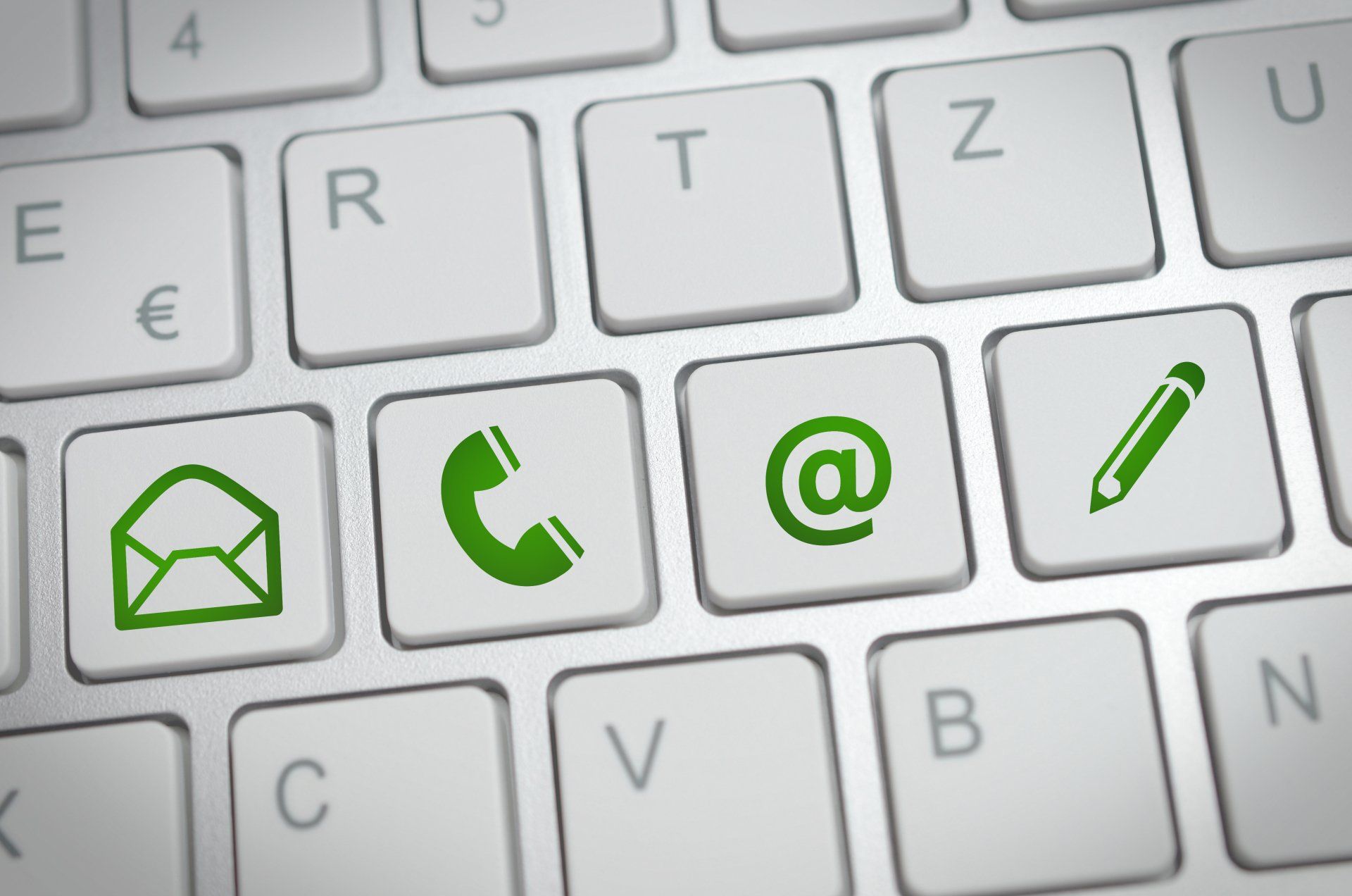 Touches de clavier avec pictogramme de mail, téléphone, etc.