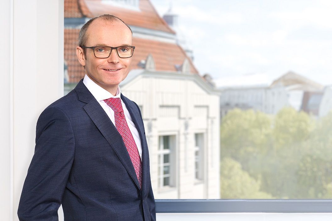 DR. CHRISTIAN STARI