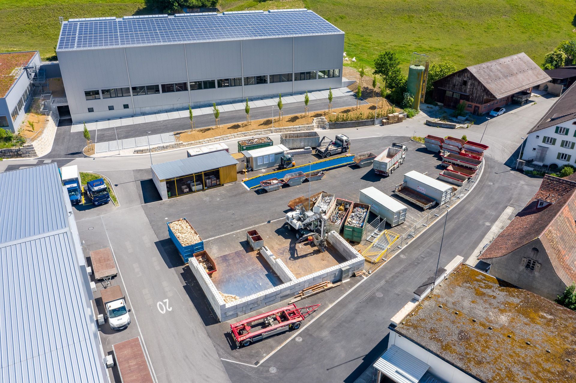 Müll wird weggeworfen