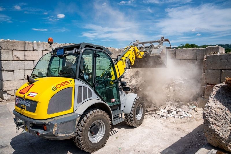 Bagger der Relogis Frunz AG