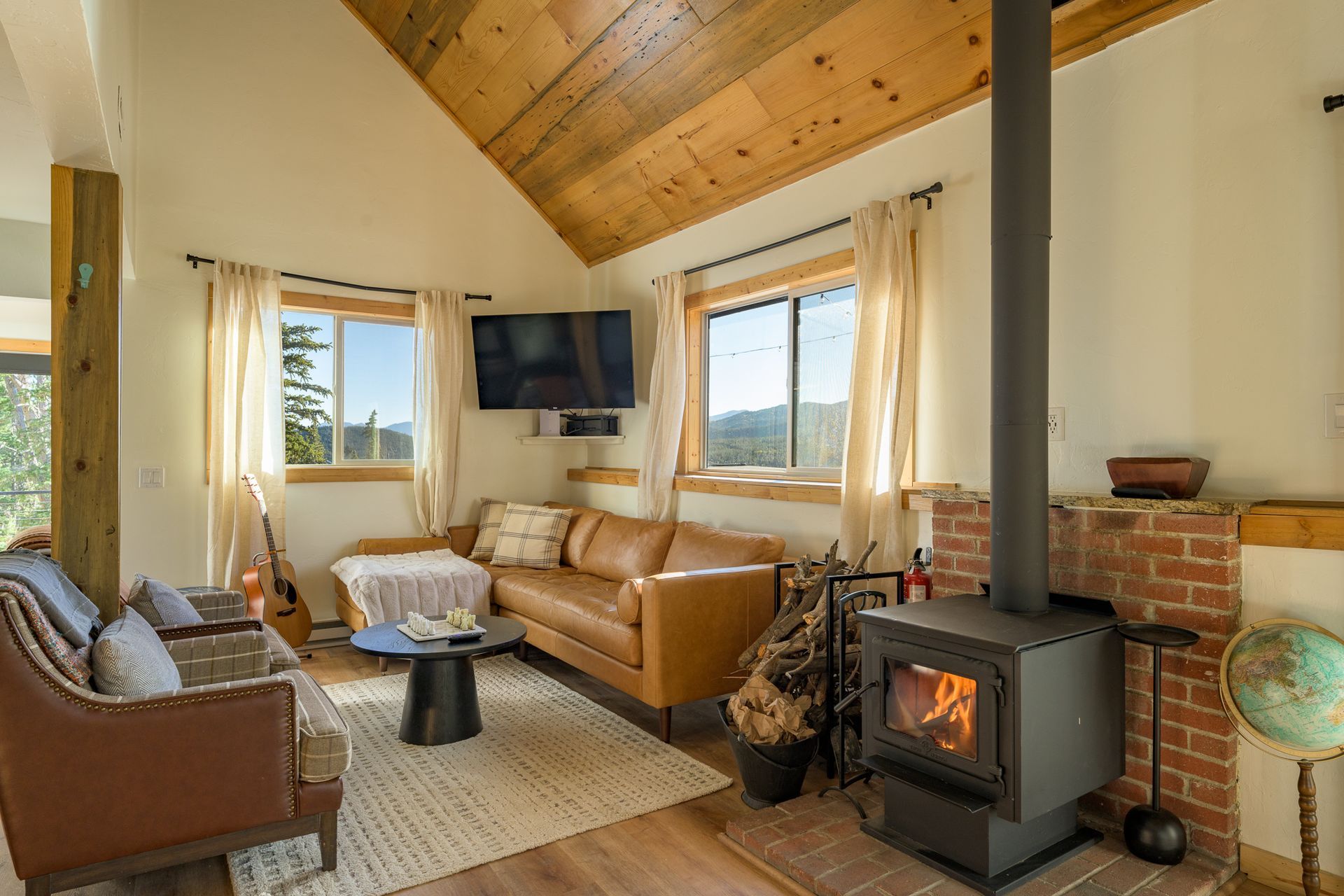 Living Room - Skyline Lodge