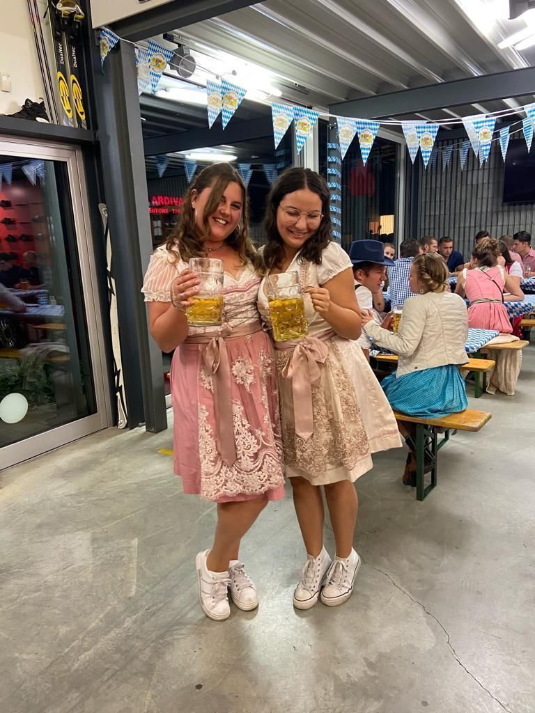 MICHE's Sports/Outdoor/Bikebekleidung & Cafe