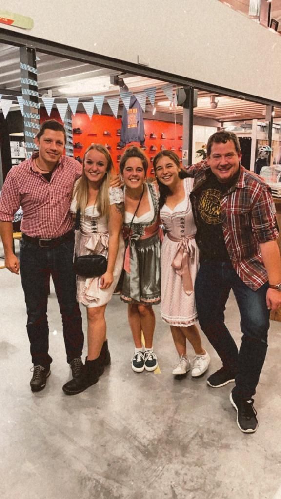 MICHE's Sports/Outdoor/Bikebekleidung & Cafe